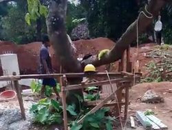Di Duga Belum kantongi Ijin pembangunan tiang Tower BTS di kap Cokel Curug Bitung satu dari pelaksana kegiatan mundur.