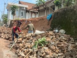 Longsor Terjadi di Kampung Warung Lame, Tanjung Wangi – Belum Ada Bantuan Pemerintah