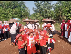 Anak-Anak PAUD Al-Hidayah Kp. Cikuning Meriahkan HUT RI ke-80 Bersama Warga Mualaf Baduy