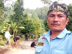 Warga dan GPN 08 Gotong Royong Perbaiki Jalan Rusak di Pasir Nangka, Lebak