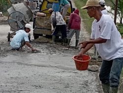 Dua Minggu Berturut-Turut Warga Perbaiki Jalan Menuju Baduy, Pemkab Lebak Dinilai Lalai Jalankan Tugas