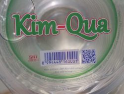 Air Mineral Merek Kim-Qua Diduga Tidak Layak Konsumsi, Warga Kecamatan Sobang Kabupaten Lebak Banten Temukan Kotoran dalam Kemasan
