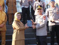 Berikan Motivasi, Kapolres Lebak Jadi Pembina Upacara di SMAN I Kalanganyar