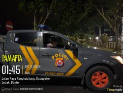 Evakuasi Ular Piton, Pamapta Polres Lebak Respon Cepat laporan Masyarakat Melalui Layanan 110
