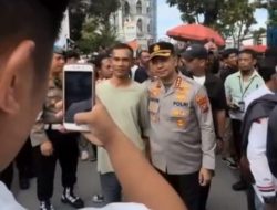 Kombes Calvijn bersama Polwan Polda Sumut Humanis Pengamanan Unras di Kantor Gubsu