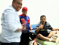 ‎Babinsa Koramil 421-03/Pnh dan Kadus Way Apus Jenguk Kepala Desa Bakauheni Dalam Perawatan Medis