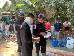 ‎Polri Salurkan Air Bersih dan Bagikan Masker untuk Warga Terdampak Banjir di Nagan Raya