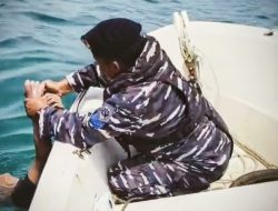 ‎Korban Tenggelam di Pantai Ketang Akhirnya Ditemukan, TNI AL Posal Kalianda Bersama Tim Gabungan Evakuasi Jenazah