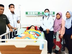 ‎Gerak Cepat Aparatur Desa Kadus Way Apus RK 015 Sigap Membantu Warga yang Sakit
