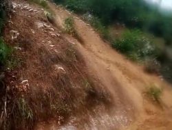 Hujan Lebat Mengakibatkan Longsor Di Kampung Ciparay Desa Citorek kidul Kecamatan Cibeber