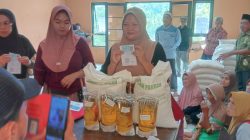 Pembagian Sembako Di Desa Pasir Eurih Berjalan Lancar Dan Tertib