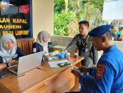 Sambut HUT Bhayangkara ke-80, Sat Polair Polres Lampung Selatan Gelar Khitan Massal dan Donor Darah di Pesisir