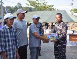 ‎ ‎TNI AL Turun Langsung ke Pesisir! Ratusan Warga Serbu Bakti Sosial dan Pengobatan Gratis di Dermaga Bom Kalianda