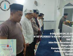 Anggota Polsek Cimarga p Giat Shalat Subuh Berjamaah di Darkum Polsek Cimarg