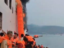 KMP Batumandi Alami Kebakaran Dekat Pulau Merak Besar Saat Hendak Sandar Penumpang Dan Awak Kapal berhasil di Evakuasi