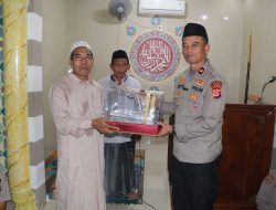 Dukung Program Quick Wins Kapolri, Wakapolres Lebak Laksanakan Sholat Jum’at Keliling di Masjid Baiturahim Sajira